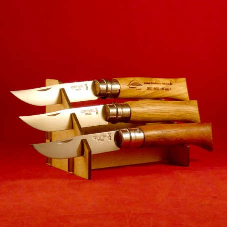 Medium display for 3 collectible knives