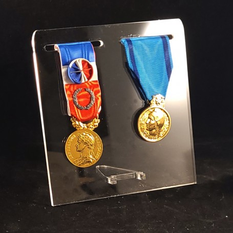 Présentoir en plexiglas pour 2 médailles et décorations militaires