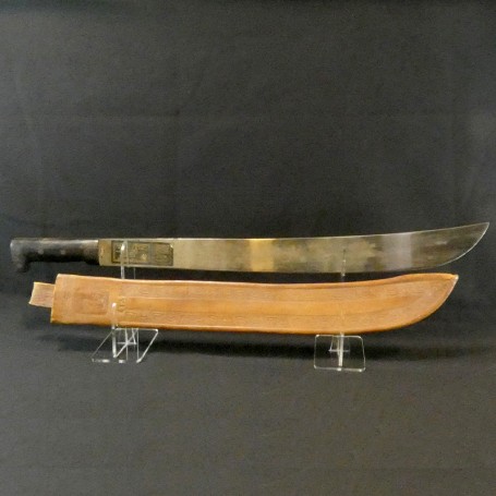 Double plexiglass display for weapon and its scabbard